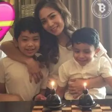 Bunga Zainal rayakan ultah, netizen malah salah fokus ke sosok ini