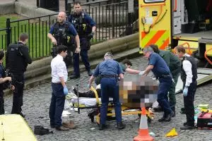 8 Foto evakuasi korban serangan teror di London, dunia turut berduka