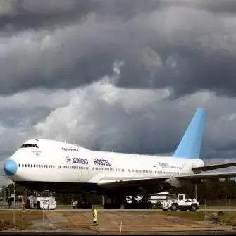 Pesawat ini disulap jadi hostel mewah, pengen menginap? 