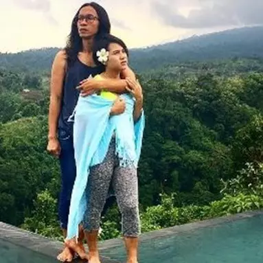 Usai jalani sidang cerai, Evelyn malah posting foto alat tes kehamilan