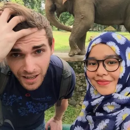 Kisah cinta traveler asal Belanda, jadi mualaf demi nikahi gadis Medan
