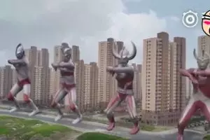 Ultraman kurang kerjaan, joget seksi bikin geli gimana gitu