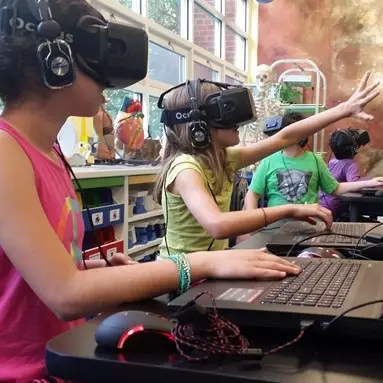 Nggak cuma buat game, VR juga bisa bantu siswa semangat belajar lho