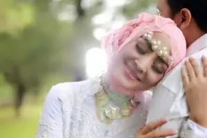  Posting status ini kode Cynthiara Alona batal nikah lagi?