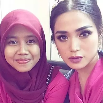Potret kedekatan 7 seleb dengan ART-nya, selfie hingga liburan bareng