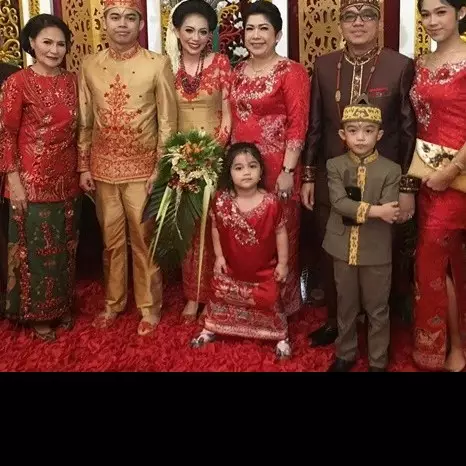 10 Potret meriahnya pernikahan Kezia Karamoy, megah dengan adat Dayak