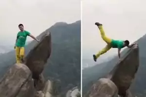 Pamer pose di pinggir tebing, aksi pria ini malah berujung bencana