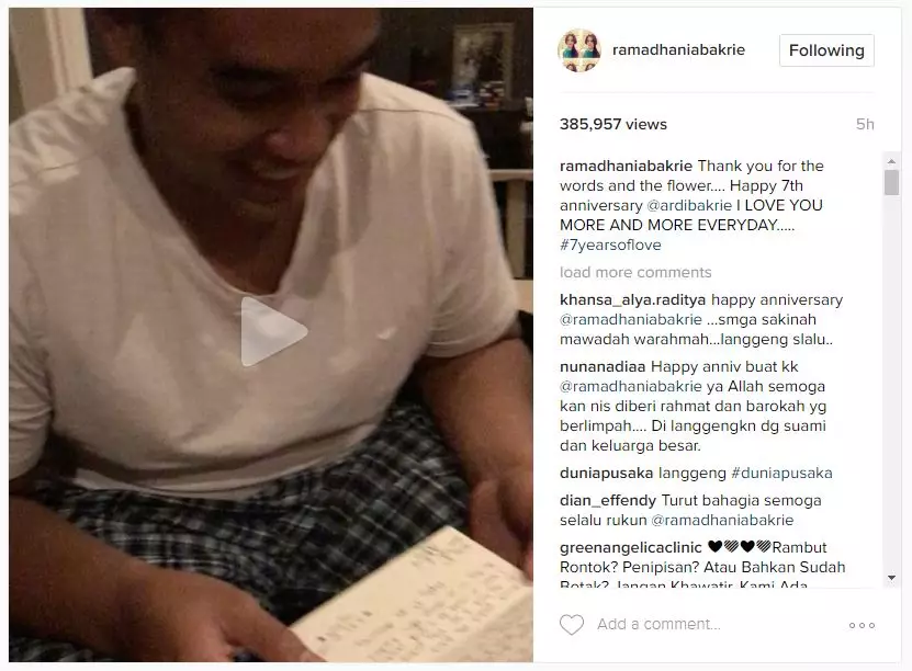 Ultah pernikahan, kado Nia Ramadhani ini bikin suami tersipu-sipu malu