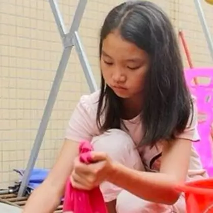 Kisah haru gadis yang ditelantarkan orangtua kandungnya