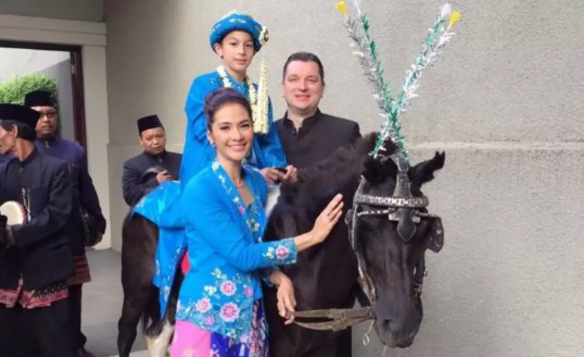 10 Potret meriahnya acara sunatan adat Betawi anak Maudy Koesnaedi