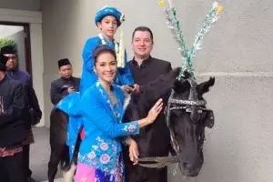 10 Potret meriahnya acara sunatan adat Betawi anak Maudy Koesnaedi