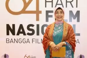 10 Sinetron dan film ini bukti Nani Wijaya aktris watak serba bisa