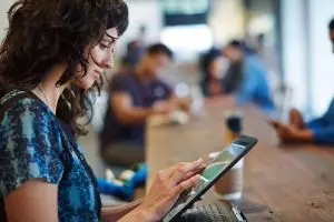 Hindari kejahatan cyber, ini 7 tips aman internetan pakai Wi-Fi umum