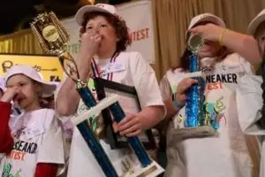 Ini wujud sepatu yang memenangi kontes sepatu terbau, jijik deh