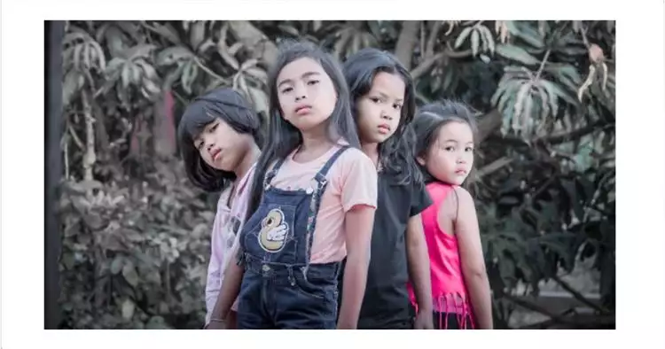 Aksi kocak sekumpulan bocah parodikan musik video girlband Korea
