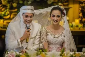 10 Potret sakralnya pernikahan Andrew Andika dan Tengku Dewi Putri