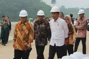 Tak disangka menteri era Presiden Jokowi ini juga drummer, cool