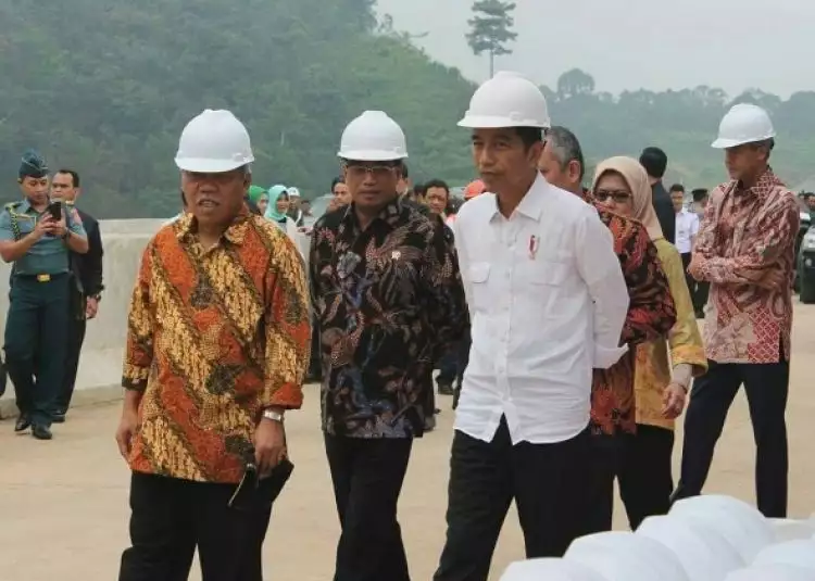 Tak disangka menteri era Presiden Jokowi ini juga drummer, cool
