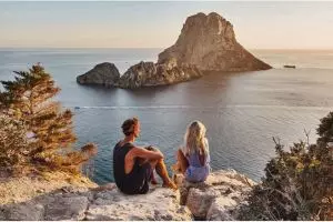 Pasangan dari Bali ini dibayar ratusan juta dari hobi berwisata