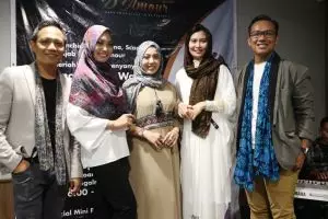 Brand lokal ini luncurkan koleksi hijab dengan motif batik
