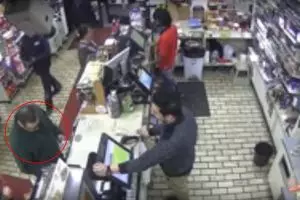 Gagal bayar permen pakai kartu kredit, pria ini ngamuk di minimarket