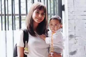 Datangi Pengadilan Agama, Kirana Larasati gugat cerai suami?