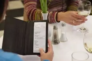 Tak mampu bayar makanan, pria ini nekat menceburkan diri ke laut