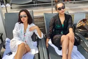 Tak lagi kenakan hijab, Shinta Bachir tampil seksi dengan bikini