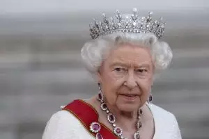 Ini lho merek barang yang dipakai Ratu Elizabeth sehari-hari, apa aja?