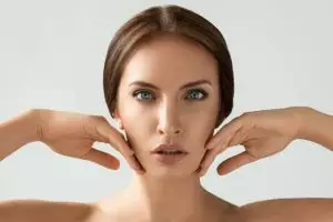 7 Tips yang harus kamu tahu kalau punya kulit sensitif, apa aja ya?