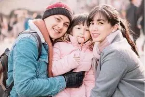 Nggak cuma imut, anak pertama Ussy-Andhika juga pintar Bahasa Inggris