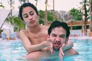 Gya terlihat topless saat renang bareng Tarra Budiman, netizen heboh