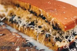 Serupa tapi tak sama, ini 4 perbedaan martabak manis Bangka VS Bandung