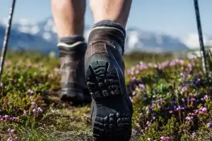 Nggak cuma juara, ibu rumah tangga ini pecahkan rekor lari Rinjani 100