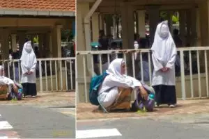 Foto dua siswi tunggu jemputan orangtua ini bikin kaget, tahu kenapa?
