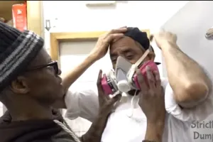 Ini alasan para chef gunakan masker saat bikin menu kari, kenapa ya?