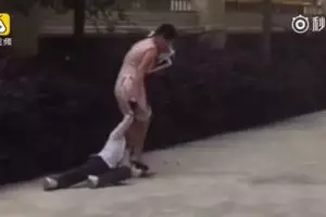 Aksi guru SD jambak rambut dan menyeret muridnya ini bikin geregetan