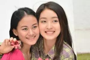 Saudara kembar di sinetron, ini beda gaya Natasha Wilona & Dinda Hauw