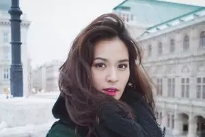 Selalu tampil cantik memesona, ini harga 10 sepatu Raisa Andriana