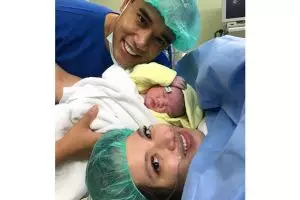 Nia Ramadhani melahirkan anak ke-3 berjenis kelamin laki-laki, selamat