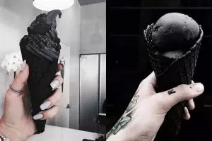 Es krim hitam pekat dari arang yang lagi hits, udah coba belum nih?