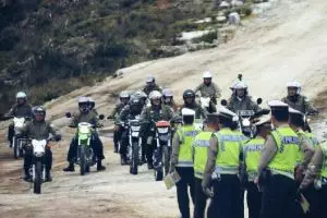 10 Editan foto Jokowi saat naik motor trail ini kocak abis