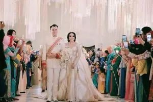 13 Foto pernikahan Ditmar Hadi dengan anak pengusaha, mewah dan meriah