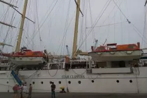 Pertama kalinya kapal pesiar layar tinggi berlabuh di Indonesia