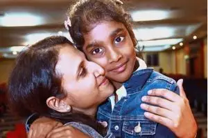 Tak bisa memegang pensil, bocah autis ini berhasil terbitkan buku