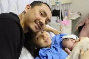 Begini proses kelahiran anak Ananda Omesh & Dian Ayu, penuh perjuangan