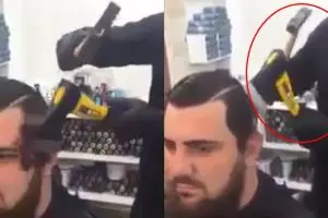 Ekstrem banget, tukang cukur ini potong rambut pelanggan pakai kapak