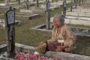 5 Alasan mengapa wajib nonton film Ziarah, jarang ada tokoh utama unik