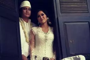 9 Potret sederhana momen pernikahan Adjie Pangestu dan Novita Petria