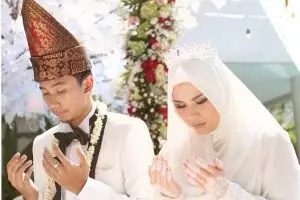 Intip foto pernikahan pebulutangkis Rian Agung dengan Mega Mustica